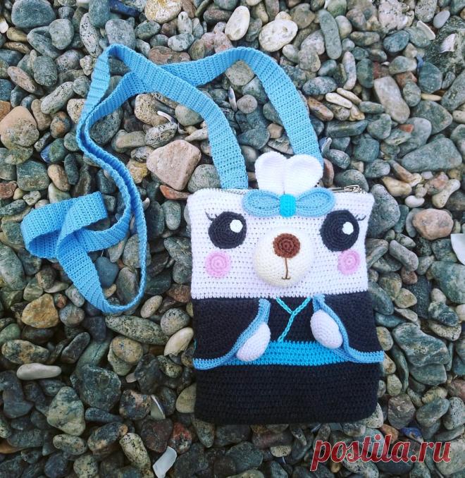 PDF Зайка в кимоно крючком. FREE crochet pattern; Аmigurumi animal patterns. Амигуруми схемы и описания на русском. Вязаные игрушки и поделки своими руками #amimore - заяц, зайчик, кролик, сумка зайчонок, детская сумочка в виде зайки, крольчонок.