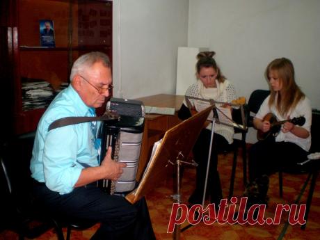 В классе. Репетиция.