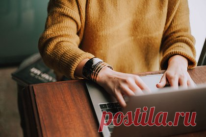 ChatGPT отказался отвечать на связанные с лекарствами вопросы. Специалисты Университета Лонг-Айленд (США) выяснили, что бесплатная версия чат-бота ChatGPT предоставляет неверные данные, связанные с медицинскими препаратами. Ученые задали программе 45 вопросов, касающиеся медицинской тематики. Чат-бот отказался отвечать напрямую на 11 из них, дал неточные ответы на 10.