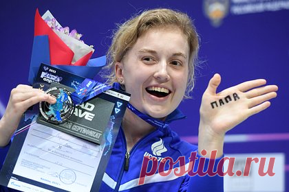 Российская пловчиха-чемпионка сменила спортивное гражданство. Чемпионка России по плаванию Софья Сподаренко сообщила о смене спортивного гражданства. Она заявила, что теперь будет представлять сборную Казахстана. Сподаренко подчеркнула, что решение далось ей нелегко. 25-летняя спортсменка также поблагодарила Всероссийскую федерацию плавания.