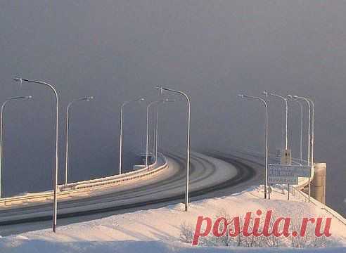 Мурманск...Я назвала это  фото "ДОРОГА В НИКУДА..." Аж жутко....