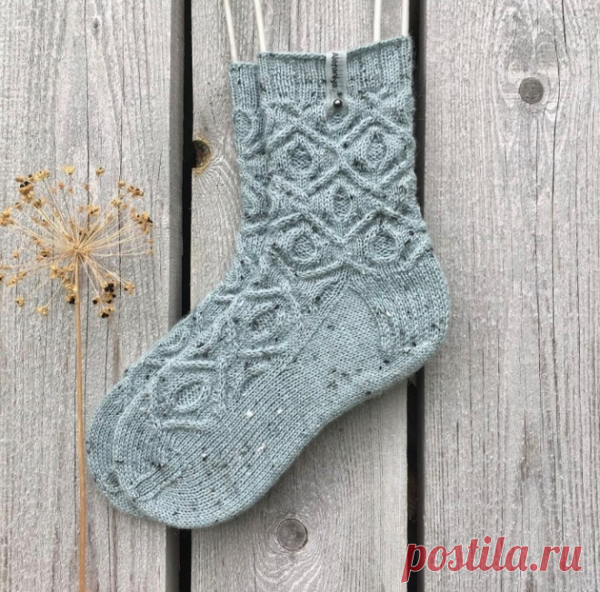 Интересные носочки спицами