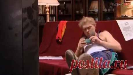 Интересно, каково это жить с осознанием, что день твоей смерти будут отмечать как национальный праздник..? Интересно, каково это - жить с осознаньем того, что твоя жизнь уже не имеет никакого значения и ты всего лишь пешка в руках судьбы..?
Я бы хотел иметь возможность увидеть, как живет моя семья после моей смерти.
Но, к сожалению, я не доживу до этого момента.
Это нормально, люди, которые живут с этим, не отчаиваются.
Они знают, что их смерть - это всего лишь очередное испытание их "я". Они …