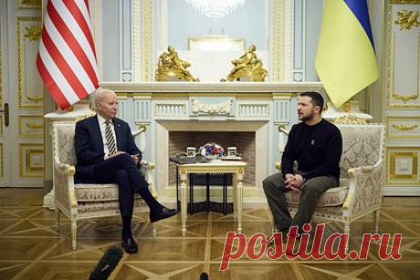 Раскрыты подробности секретного визита Байдена в Киев. Президент США Джо Байден прилетел на Украину «под покровом темноты», его самолет покинул авиабазу Эндрюс в Штатах в 4:15 по местному времени в воскресенье. Чтобы совершить секретный визит, политик сослался на ужин с женой, после которого исчез. Подробности поездки политика приводит CNN со ссылкой на источники.