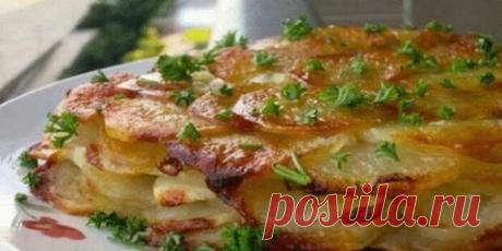 Картофель «Анна»: классическое французское блюдо - медиаплатформа МирТесен Ингредиенты: 1200 — 1300 г картофеля (5-6 больших клубней) 110 г сливочного масла 3 луковицы лука-шалота (или зеленого лука, только белые части) соль и молотый черный перец по вкусу мелко нарезанная петрушка для подачи (по желанию) Приготовление Превращаем обычное сливочное масло в топленое. Для