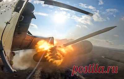 Ударная группа вертолетов Ка-52М нанесла удар по ВСУ на донецком направлении. Как сообщили в Минобороны РФ, летчики армейской авиации по координатам авиационного наводчика уничтожили пункт управления и бронетехнику Вооруженных сил Украины