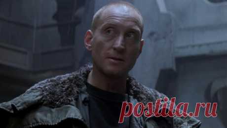 Чарльз Дэнс