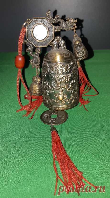 Колокольчик с тремя драконами, буддами. Инь Янь. Китай. Буддизм. Конец 20 века. Художественное литьё. Материал : под бронзу. 
Большой колокол. Высота : 81 мм. Диаметр : 44 мм. 
Малый колокольчик. Высота : 33 мм. Диаметр : 17 мм. 

Цена : 3000 ₽. 

Купить сейчас : 

#Колокольчикстремядраконамибуддами #колокольчикИньЯнь #колокольчикКитай #колокольчикБуддизм #ХудожественноеЛитьё