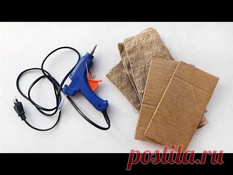 Простая идея из картона и мешковины.