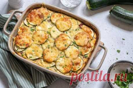 Кабачки с сыром в духовке: 12 вкусных и бюджетных рецептов - Будет вкусно - Социальная сеть "МТ.RU" Легкое и очень быстрое в приготовлении блюдо – это кабачки с сыром в духовке. Сочетание просто беспроигрышное, так что его даже не обязательно чем-то дополнять. Но все же мы предлагаем тебе разные рецепты на выбор. Среди них есть закуски, гарниры и даже полноценные основные блюда! 1. Кабачки Подписывайтесь, читайте, комментируйте, ставьте лайки