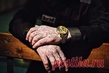 Раскрыта личность погибшего во время бунта в российской колонии. Во время бунта в колонии строгого режима ИК-14 в Амурске погиб бывший фитнес-тренер Артем Ефин. По данным Telegram-канала Amur Mash, Ефину нанесли несколько ножевых ранений. Он был осужден за вымогательство, разбой и угрозу убийством. По предварительным данным, погибли двое заключенных, пятеро госпитализированы.