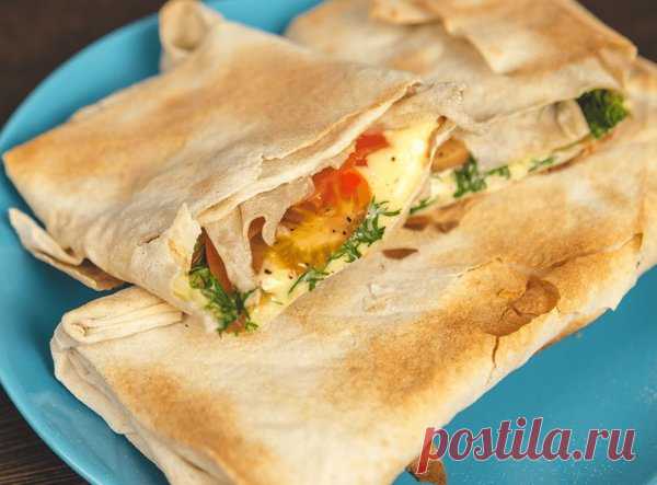 Очень вкусный завтрак из лаваша с яйцом, помидорами и сыром  


 


Хочу поделиться рецептом приготовления очень вкусного завтрака, либо перекуса. Его так же очень удобно брать с собой в дорогу, либо на природу, к тому же готовиться это блюдо быстро и требуетс…