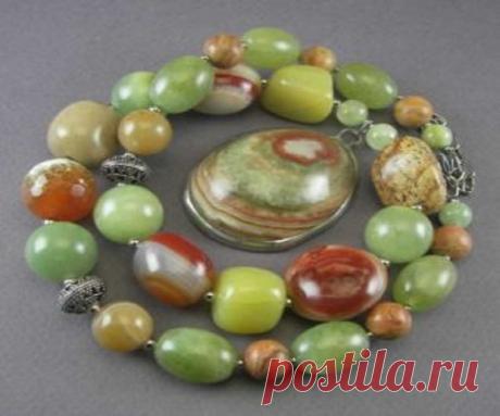 Кому подходит оникс по знаку зодиака? Камень Оникс и его магические свойства. Камень Оникс: свойства, кому подходит по знаку зодиака 100% Разное С этим камнем связана история многих народов. Его использовали как отделочный строительный материал при возведении царских палат и гробниц, как украшение