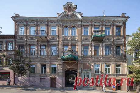 Реконструированная квартира внутри 156-летнего здания рисует абстрактную картину