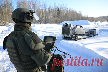 Российские саперы получат штурмовую технику. Российские саперы до конца года получат штурмовую технику — универсальные бронированные инженерные машины (УБИМ) и принципиально новые машины инженерной разведки, способные уничтожать минные поля и разрушать укрепления противника. Об этом со ссылкой на источники в Минобороны России сообщают «Известия».