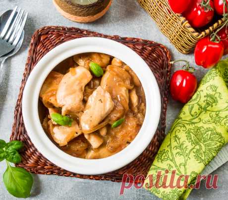 Куриное филе в луковом соусе