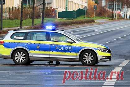 В Британии расследовавший дело Литвиненко экс-полицейский покончил с собой. Бывший сотрудник британского Скотланд-Ярда, который занимался расследованием убийства экс-сотрудника ФСБ Александра Литвиненко, предположительно покончил с собой. Останки 60-летнего экс-комиссара Малькольма Бейкера были обнаружены в коттедже в графстве Сомерсет, в котором 14 сентября произошли пожар и взрыв.