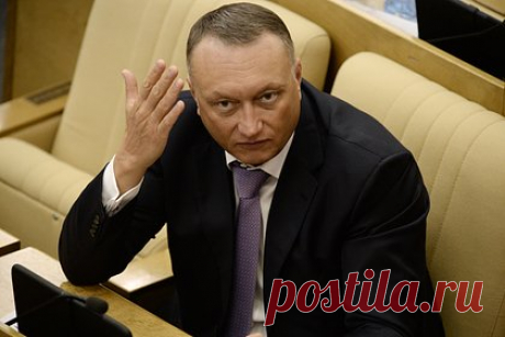 Совфед лишил неприкосновенности сенатора из-за обвинений в организации убийства