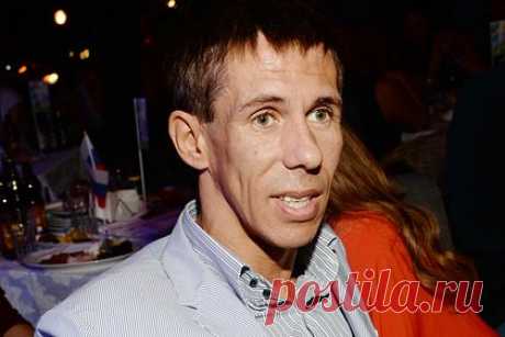 Панин рассказал о ссорах с Бондарчуком из-за отказа сотрудничать с режиссером. Алексей Панин рассказал о конфликтах с Федором Бондарчуком из-за отказа сниматься в фильме режиссера. Артист отметил, что «терпеть не может» кинодеятеля, так как изначально не согласился сотрудничать с ним. В результате Бондарчук уговорил его на съемки, а в финальной версии картины вырезал все сцены с Паниным.