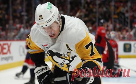 Российский хоккеист ударил Малкина клюшкой в матче НХЛ. Защитник «Бостона» Никита Задоров повздорил с форвардом «Питтсбурга», и в итоге оба россиянина получили удаления