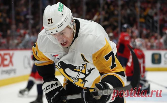 Российский хоккеист ударил Малкина клюшкой в матче НХЛ. Защитник «Бостона» Никита Задоров повздорил с форвардом «Питтсбурга», и в итоге оба россиянина получили удаления