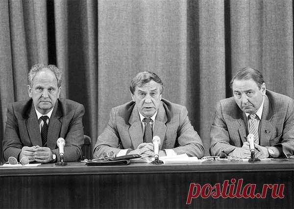 Эдуард Лимонов: В августе 1991-го путчистом был Ельцин! 
Сегодня, 18 августа, в России вспоминают выступление Государственного комитета по чрезвычайному положению (ГКЧП) – а иначе 