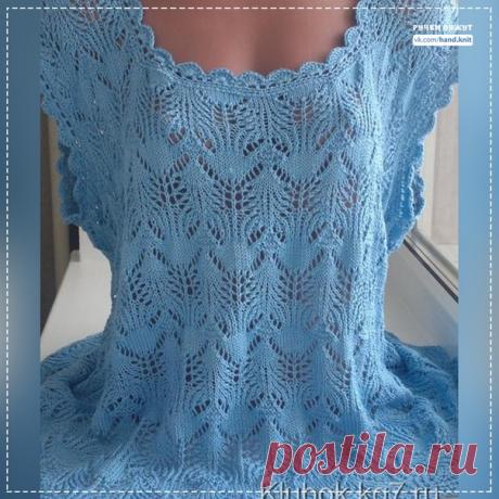 Узор спицами в коллекцию 

 В схеме указаны лицевые ряды.
В изнаночных рядах вязать по рисунку ( кроме петель, выделенных голубым цветом), накиды вязать изнаночными.
Раппорт узора 17 петель.

В высоту повторяем 1 раз с 1-го по 52 ряд ряд, затем с 29 по 52 ряд.
КЛЕТОЧКА ГОЛУБОГО ЦВЕТА- ПЕТЛЯ ПЛАТОЧНОЙ ВЯЗКИ ( в нашем узоре в лицевых и изнаночных рядах вязать ИЗНАНОЧНОЙ) ПУСТАЯ КЛЕТОЧКА- лицевая (в лицевых рядах -лицевая, в изнаночных изнаночная)