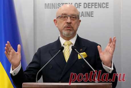 На Украине попросили не нагонять панику из-за возможной эскалации в Донбассе. Министр обороны Украины Алексей Резников обратился к тем, кто «считает себя военными экспертами и пользуются определенным уважением», и попросил их не нагонять панику из-за возможной эскалации в Донбассе. При этом он подчеркнул, что украинская армия не планирует «никаких наступательных действий».