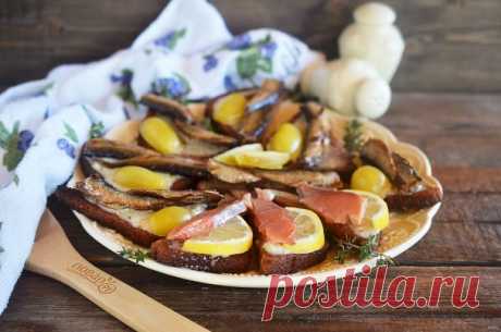Бутерброды со шпротами и копченой семгой - пошаговый рецепт с фото на Повар.ру