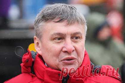 Глава подмосковного города подал в отставку и сорвал аплодисменты. Глава подмосковного Волоколамска Михаил Сылка сложил свои полномочия. Об этом мэр объявил, стоя на сцене перед полным залом. Сообщив об этом, Сылка сорвал аплодисменты, а люди, провожая его, встали. Градоначальник был избран главой Волоколамска в 2018 году решением районного совета депутатов.
