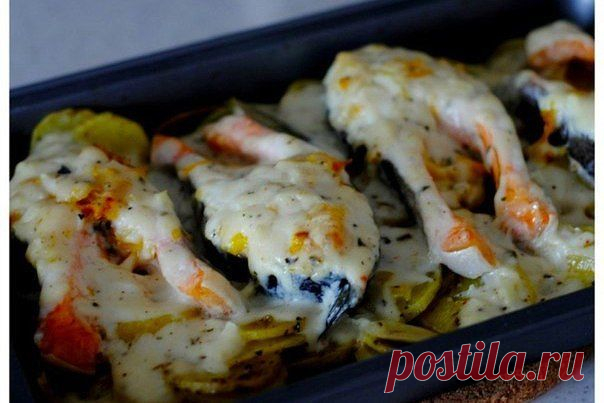 Форель под чесночным соусом, запеченная на картофельной "подушке" - Самые вкусные рецепты