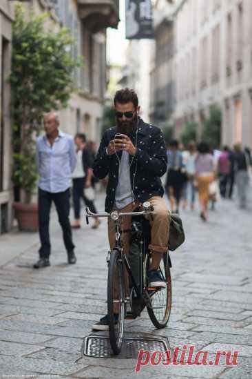 В среде хипстеров модно передвигаться на велосипедах