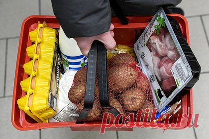 Россиянам рассказали об изменении цен на продукты весной. Аналитики рассказали об изменении цен на продукты этой весной и указали, какие социально значимые товары вырастут в цене, а какие — подешевеют. В частности, на фоне расширения производства будут дешеветь огурцы, рассказал гендиректор экспертно-аналитического центра агробизнеса «АБ-Центр» Алексей Плугов.