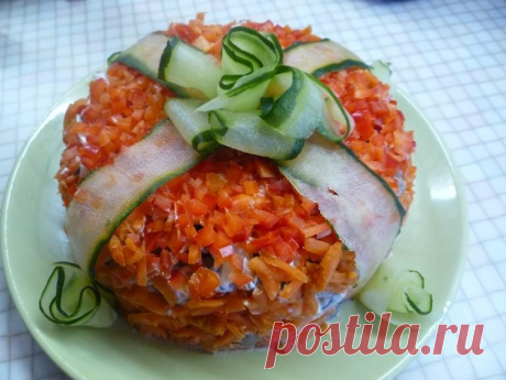 Салат Подарок с курицей и маринованными шампиньонами