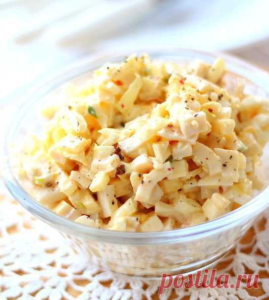 Салат из кальмаров.