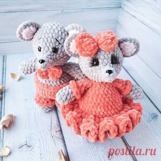 PDF Мышата крючком. FREE crochet pattern; Аmigurumi animal patterns. Амигуруми схемы и описания на русском. Вязаные игрушки и поделки своими руками #amimore - Мышь, мышка из плюшевой пряжи, плюшевый мышонок, крыса.