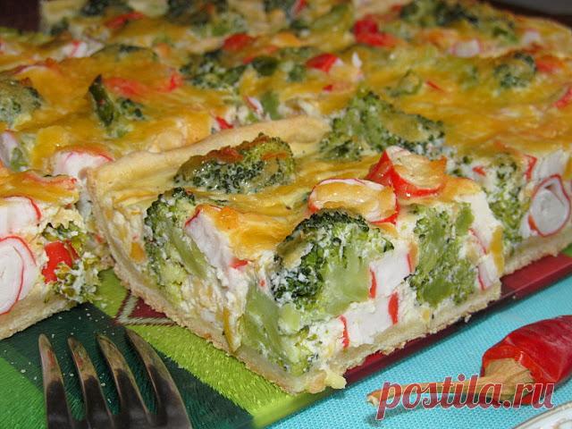 Пирог с брокколи и крабовыми палочками