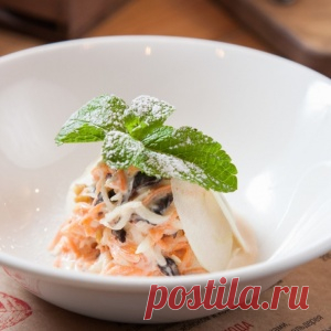 Салат из зеленого яблока и моркови