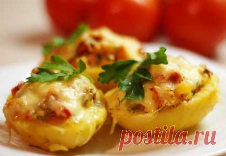 Картофель, фаршированный копченой курицей | Овощные блюда | Рецепты | Online.ua