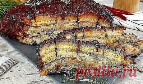 Очень нежная и сочная грудинка потому, что томится в собственном соку
Глазурь придает мясу кисло-сладкий вкус

Продукты:
- мясо (грудина) — 2 кг
-соль — 1,5 ч.л.
- черный перец — 1 ч.л.
- паприка — 1,5-2 ч.л.
- красный перец — ½ ч.л.
- сушеный чеснок — 1,5 ч.л.
- чеснок — 1 головка
- острый перец (стручок) — 1 шт (по желанию)

Глазурь:
- яблоко зеленое (гренни) — 1 шт
- томатная паста — 3 ст.л.
- соевый соус — 6 ст.л.
- лимонный сок — 3-4 ст.л.
- сахар — 1 ст.л.с горкой
- ...