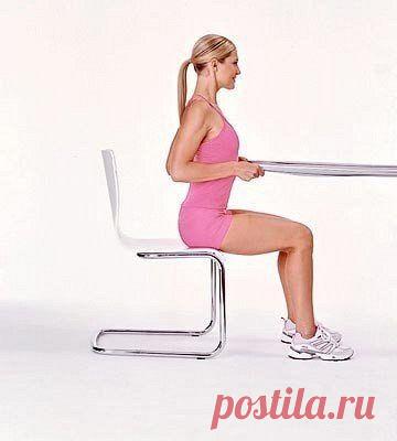 Разминаем плечи.