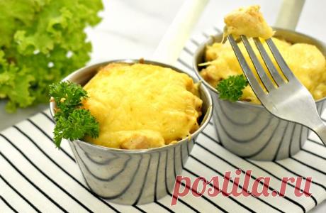 Жульен с курицей и сливками без грибов Жульен с курицей и сливками без грибов - это аппетитное и сытное блюдо, которое готовится быстро и просто. Нежное куриное филе в сливочном соусе, запечённое под сырной корочкой, порадует вас своим вкусом.