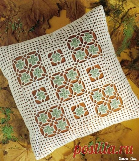 Красивая ажурная подушка крючком.