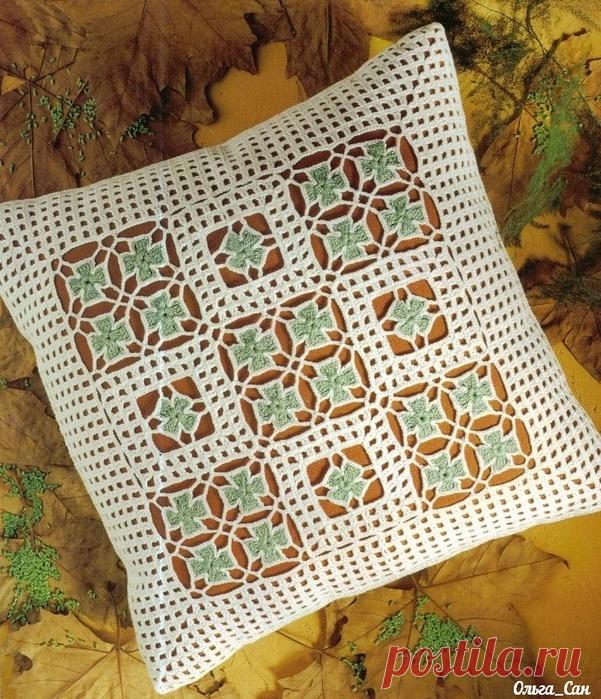 Красивая ажурная подушка крючком.