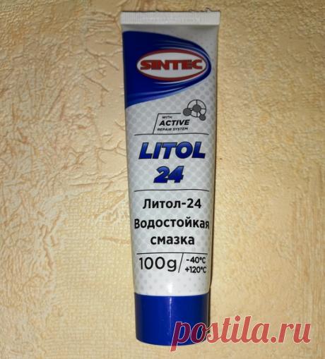 ЧЕМ СМАЗАТЬ ПЛАСТИКОВЫЕ ШЕСТЕРНИ ВЫШИВАЛЬНОЙ МАШИНЫ?

Конечно же, ответ на этот вопрос знают в сервисных центрах, куда периодически машину рекомендуется направлять на профилактику. Но не всегда и не у всех есть такая возможность. Как же быть?
Производители машин рекомендуют различные виды смазок для разных узлов. Но не всегда их можно найти в продаже в приемлемой упаковке, а покупать килограммами накладно.
Самым доступным средством из пластичных литиевых смазок является ли...