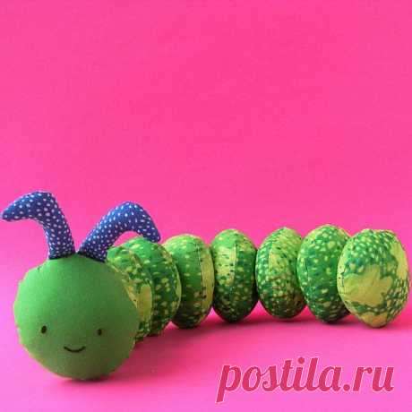 Caterpillar Phil Caterpillar Softie Pattern par ShinyHappyWorld