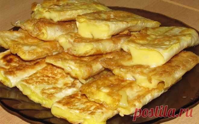Лаваш с сыром в яйце.