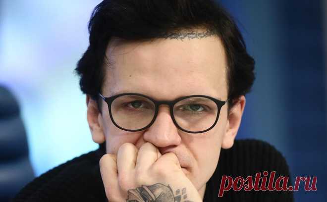 Блогер Дмитрий Ларин заявил, что не планирует возвращаться в Россию. Эмигрировавший блогер Дмитрий Ларин не собирается возвращаться в Россию, об этом он заявил в интервью на YouTube-канале «Книжный чел».