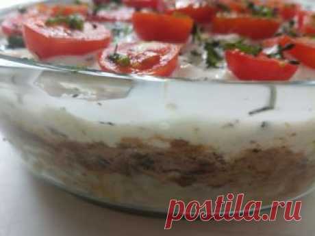 Слоеный салат с говядиной и маринованным луком  Что же можно приготовить вкусное и полезное, чтобы похудеть?Сегодня я вам расскажу про замечательный слоёный салат с говядиной и маринованным луком без майонеза.