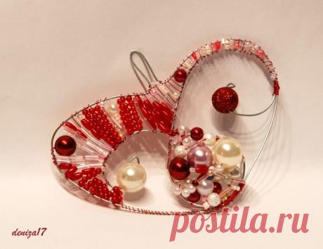 Бисерное сердце на проволочном каркасе..